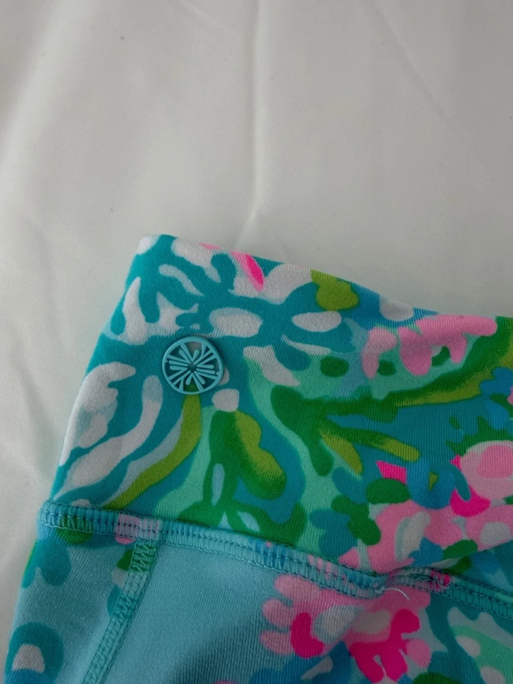 Lilly Pulitzer EUC hardly worn Bright Aqua Floral Workout Leggings - Picture 2 of 6